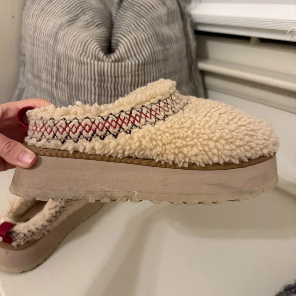 Ugh Tazz Platform Shoes - Picture 2 of 5